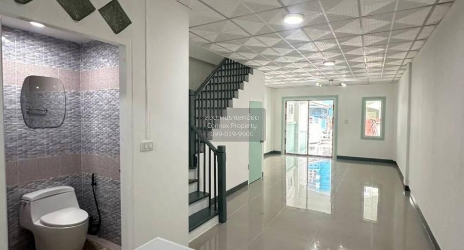 出售 3 卧室 联排别墅 在 Sai Noi, Nonthaburi