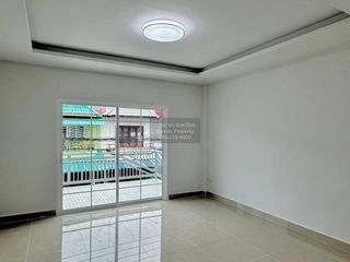 À vendre 3 chambres maison de ville à Bang Bua Thong, Nonthaburi
