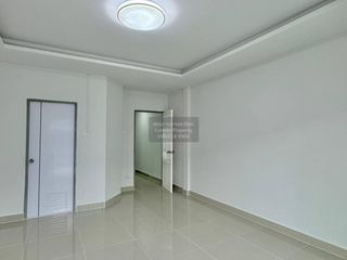 À vendre 3 chambres maison de ville à Bang Bua Thong, Nonthaburi