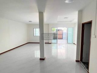 出售 3 卧室 联排别墅 在 Sai Noi, Nonthaburi