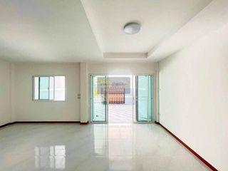 出售 3 卧室 联排别墅 在 Sai Noi, Nonthaburi