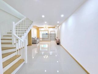 出售 3 卧室 联排别墅 在 Sai Noi, Nonthaburi