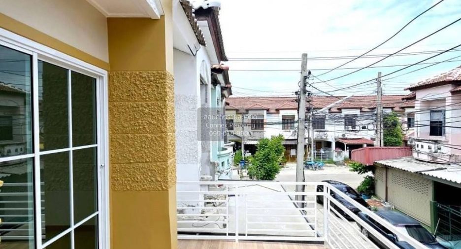 出售 3 卧室 联排别墅 在 Sai Noi, Nonthaburi