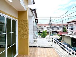 出售 3 卧室 联排别墅 在 Sai Noi, Nonthaburi