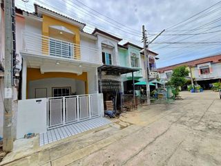 出售 3 卧室 联排别墅 在 Sai Noi, Nonthaburi