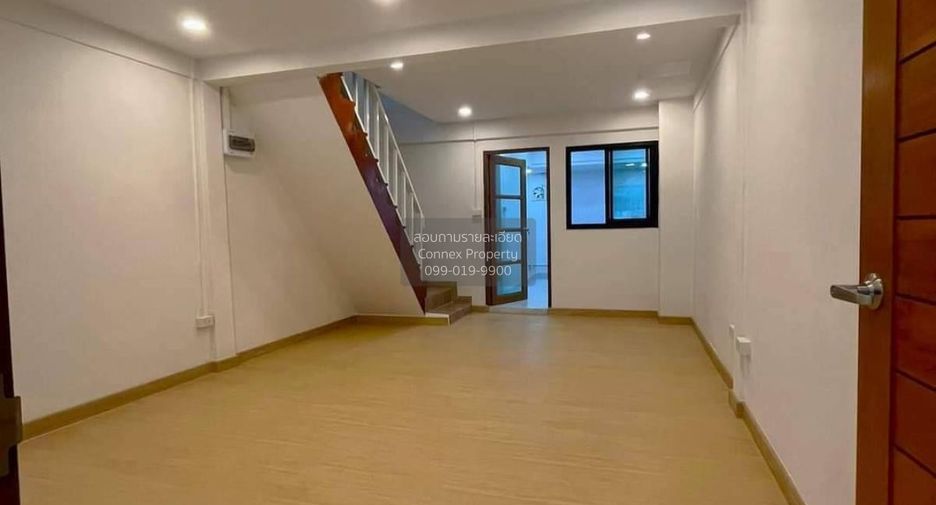 Casa adosada en venta de 2 habitaciones en Khan Na Yao, Bangkok