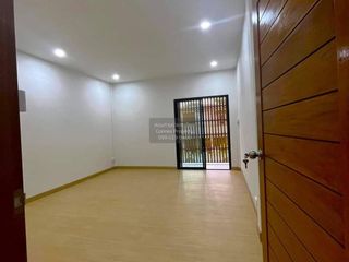 Casa adosada en venta de 2 habitaciones en Khan Na Yao, Bangkok