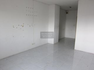 出售 1 卧室 公寓 在 Wang Thong Lang, 曼谷