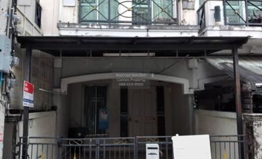 For sale 3 bedrooms townhouse in Bang Kapi, Bangkok