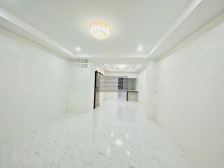 Reihenhaus zum Kauf mit 2 Zimmer in Khlong Sam Wa, Bangkok