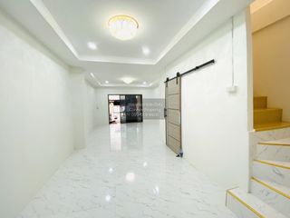 Reihenhaus zum Kauf mit 2 Zimmer in Khlong Sam Wa, Bangkok