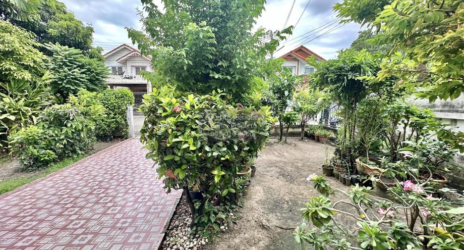 For sale 2 ベッドルーム house in Khlong Toei, Bangkok