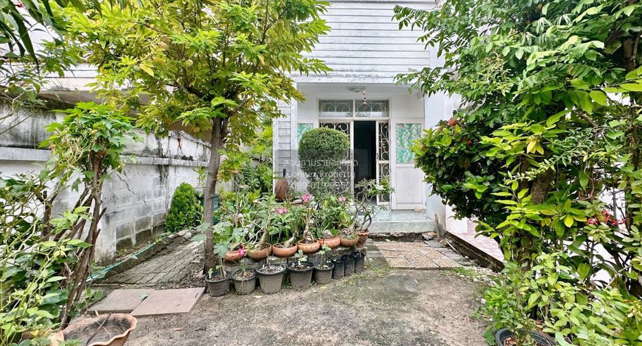 For sale 2 ベッドルーム house in Khlong Toei, Bangkok