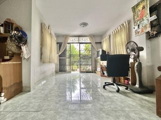 For sale 2 ベッドルーム house in Khlong Toei, Bangkok