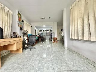 For sale 2 ベッドルーム house in Khlong Toei, Bangkok