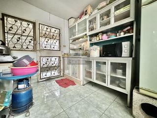 For sale 2 ベッドルーム house in Khlong Toei, Bangkok
