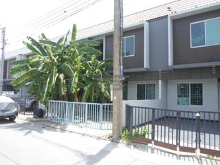 出售 3 卧室 联排别墅 在 Sai Noi, Nonthaburi