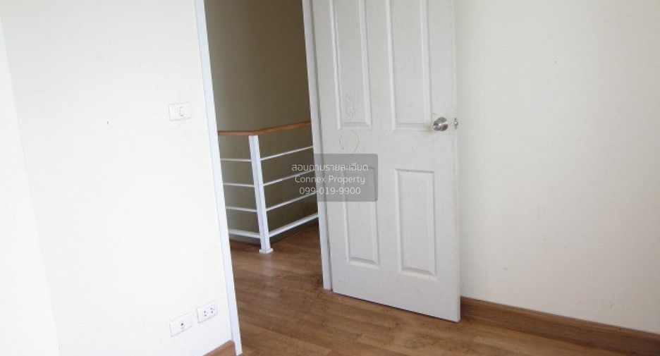 For sale 3 bedrooms townhouse in Bang Kapi, Bangkok