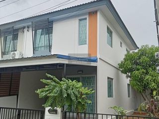 À vendre 3 chambres maison de ville à Bang Sao Thong, Samut Prakan