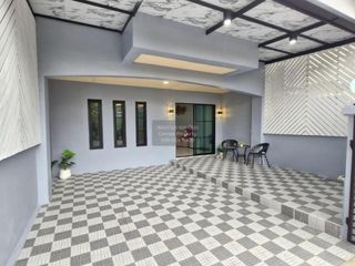 Reihenhaus zum Kauf mit 3 Zimmer in Khlong Sam Wa, Bangkok