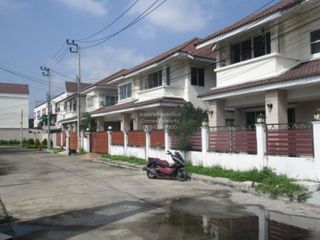 For sale 4 bedrooms house in Watthana, Bangkok