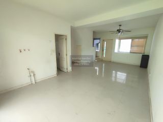 Casa adosada en venta de 3 habitaciones en Bang Khun Thian, Bangkok