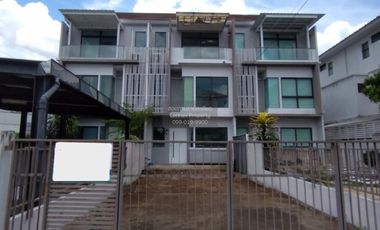 出售 3 卧室 联排别墅 在 Thung Khru, 曼谷