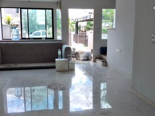 Casa adosada en venta de 3 habitaciones en Thung Khru, Bangkok