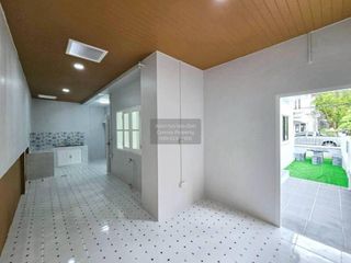 À vendre 3 chambres maison de ville à Bang Bua Thong, Nonthaburi