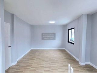 À vendre 3 chambres maison de ville à Bang Bua Thong, Nonthaburi