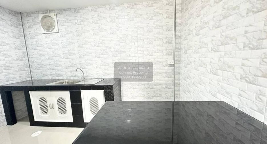 出售 3 卧室 联排别墅 在 Sai Noi, Nonthaburi