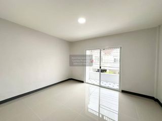 出售 3 卧室 联排别墅 在 Sai Noi, Nonthaburi