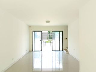 Casa adosada en venta de 3 habitaciones en Bang Khun Thian, Bangkok