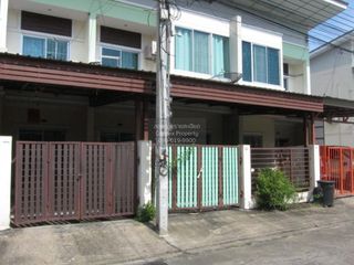 出售 3 卧室 联排别墅 在 Lat Krabang, 曼谷