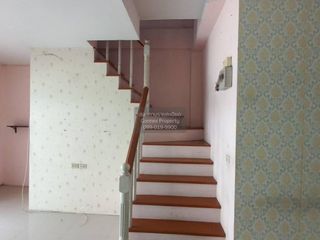 Casa adosada en venta de 3 habitaciones en Min Buri, Bangkok