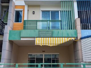 Casa adosada en venta de 3 habitaciones en Min Buri, Bangkok