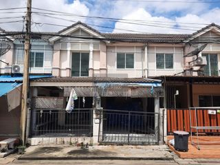 出售 3 卧室 联排别墅 在 Mueang Pathum Thani, Pathum Thani