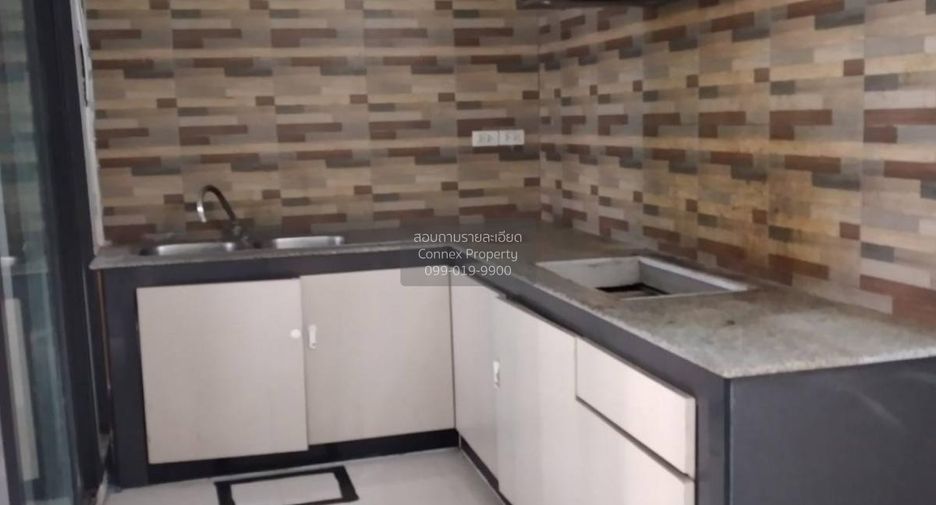 Casa adosada en venta de 3 habitaciones en Khan Na Yao, Bangkok