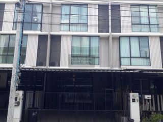 Casa adosada en venta de 3 habitaciones en Khan Na Yao, Bangkok