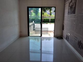 出售 3 卧室 联排别墅 在 Khlong Luang, Pathum Thani