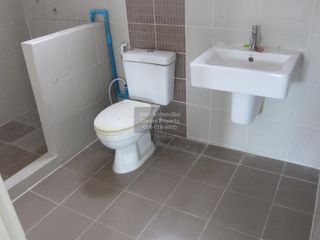 出售 3 卧室 联排别墅 在 Khlong Luang, Pathum Thani