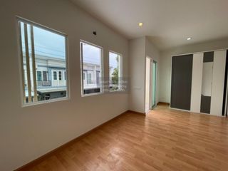 Reihenhaus zum Kauf mit 3 Zimmer in Bang Yai, Nonthaburi