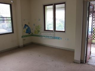 Casa adosada en venta de 3 habitaciones en Min Buri, Bangkok