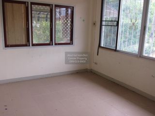 Casa adosada en venta de 3 habitaciones en Min Buri, Bangkok