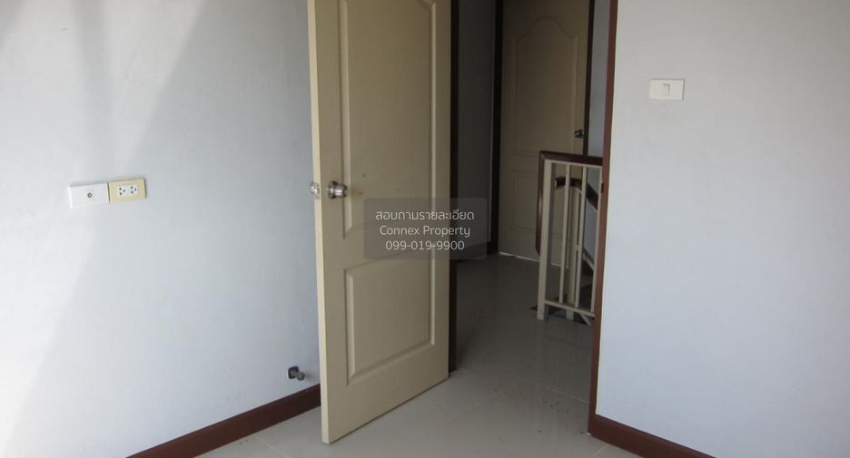 Casa adosada en venta de 3 habitaciones en Nong Chok, Bangkok