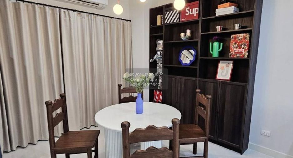 À vendre 4 chambres maison de ville à Saphan Sung, Bangkok
