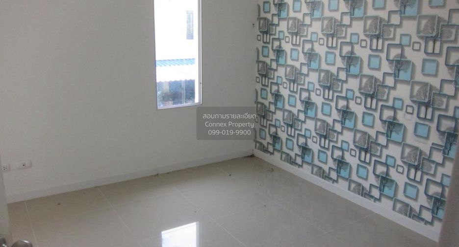 Casa adosada en venta de 3 habitaciones en Phra Samut Chedi, Samut Prakan