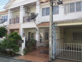 Casa adosada en venta de 3 habitaciones en Mueang Samut Prakan, Samut Prakan
