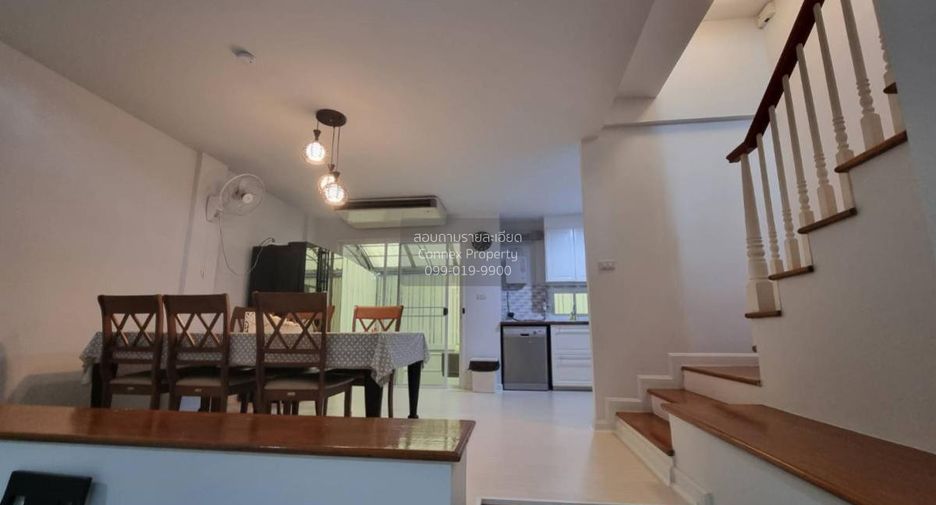 Casa adosada en venta de 3 habitaciones en Bang Na, Bangkok
