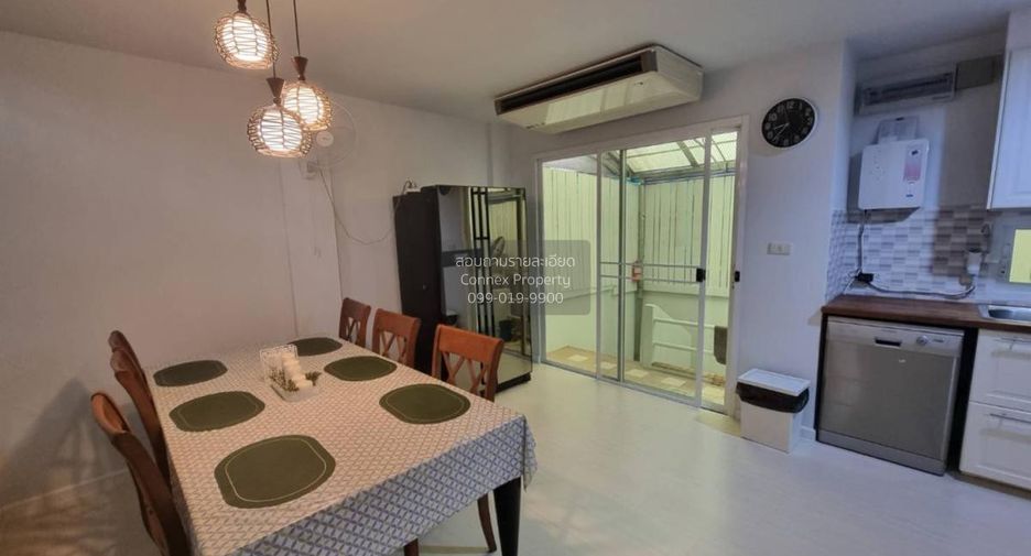 Casa adosada en venta de 3 habitaciones en Bang Na, Bangkok